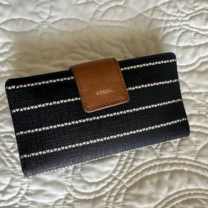 Fossil Logan Bifold Wallet - Women’s